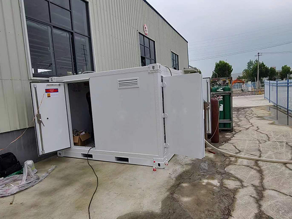 Multi-element gas distribution equipment